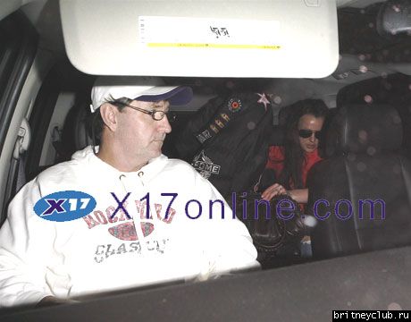 Бритни с отцом посещает дом Cross Creekbspearshiding022408_4.jpg(Бритни Спирс, Britney Spears)