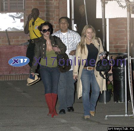 Бритни уезжает из студии Millennium DanceBSPEARSDANC030108_001.jpg(Бритни Спирс, Britney Spears)