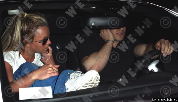 Бритни в машине после аварииbritney-accident27.jpg(Бритни Спирс, Britney Spears)