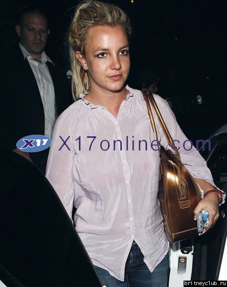 Бритни уезжает из студии звукозаписи1210270320918.jpg(Бритни Спирс, Britney Spears)