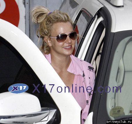 Бритни уезжает из спортклуба BallysBSPEARSSMILE0506_008.jpg(Бритни Спирс, Britney Spears)