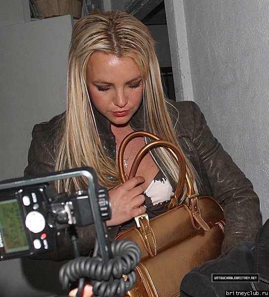 Бритни уезжает из ресторана Sur12719036.jpg(Бритни Спирс, Britney Spears)