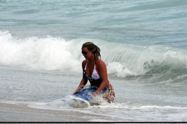 Бритни на пляже в Коста Рике 17 мая 2008 года(Бритни Спирс, Britney Spears)