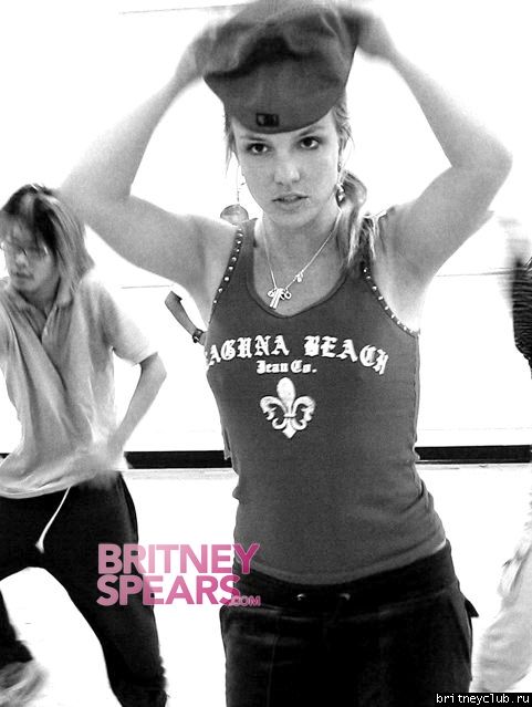 Бритни на репетиции - 24 октября 2008 годаgallery_main-britney-spears-dance-rehearsal-hat-102808.jpg(Бритни Спирс, Britney Spears)
