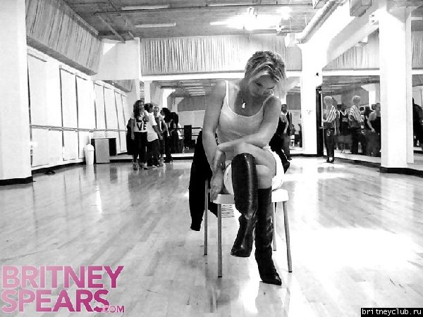 Репетиция танцев Бритни (новые фото)gallery_enlarged-britney-spears-dance-practice-102908-01.jpg(Бритни Спирс, Britney Spears)