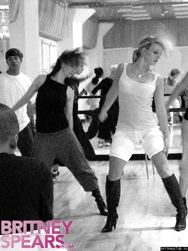 Репетиция танцев Бритни (новые фото)gallery_enlarged-britney-spears-dance-practice-102908-05.jpg(Бритни Спирс, Britney Spears)