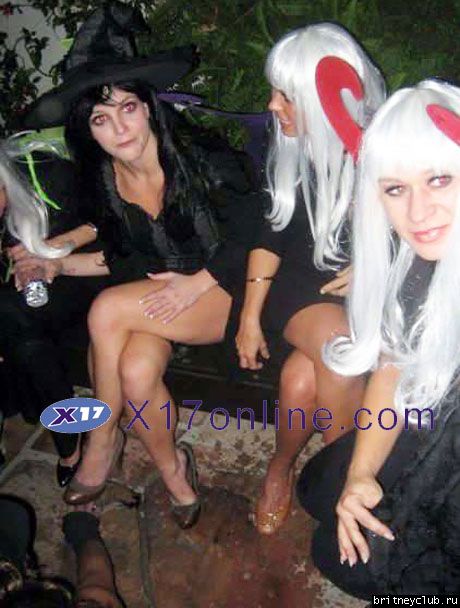 Бритни покидает Хеллоуин-пати у Drew Barrymoorebspears103108_01_x17.jpg(Бритни Спирс, Britney Spears)