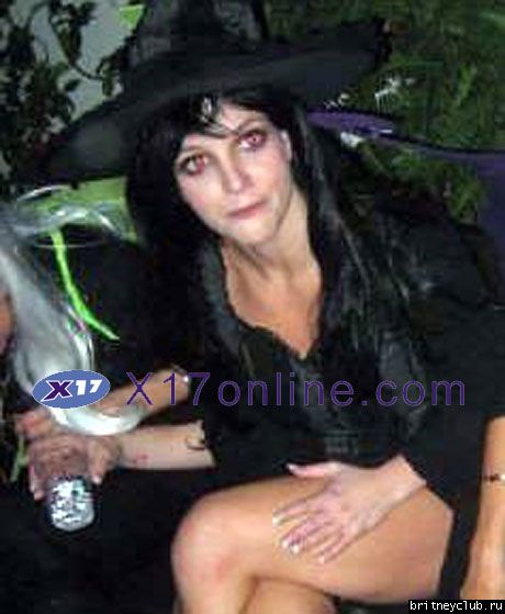 Бритни покидает Хеллоуин-пати у Drew Barrymoorebspears103108_02_x17.jpg(Бритни Спирс, Britney Spears)