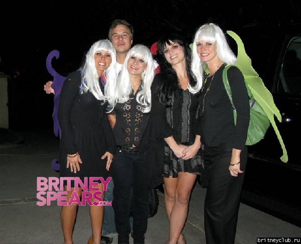 Бритни с детьми отмечают Halloweengallery_enlarged-britney-spears-halloween-girls-0-110408.jpg(Бритни Спирс, Britney Spears)