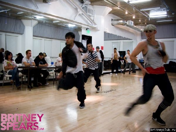 Бритни отбирает новых танцоровgallery_enlarged-britney-spears-dance-auditions-111108-06.jpg(Бритни Спирс, Britney Spears)