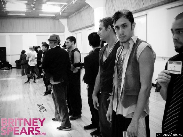 Бритни отбирает новых танцоровgallery_enlarged-britney-spears-dance-auditions-111108-13.jpg(Бритни Спирс, Britney Spears)