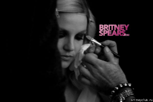 Подготовка к фотосессии *ОБНОВЛЕНИЕ*gallery_enlarged-britney-spears-photo-shoot-111308-03.jpg(Бритни Спирс, Britney Spears)