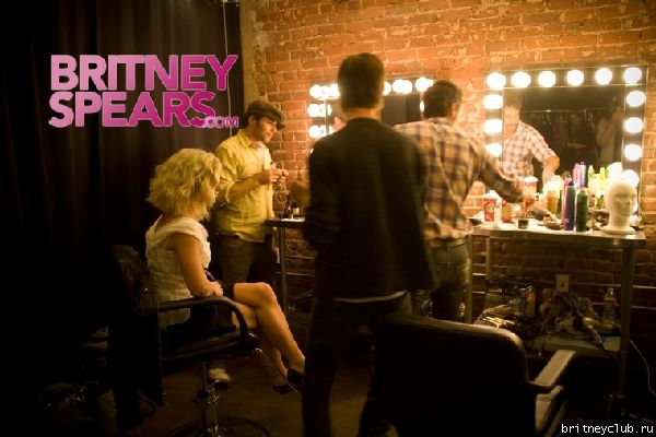 Подготовка к фотосессии *ОБНОВЛЕНИЕ*gallery_enlarged-britney-spears-photo-shoot-111408-06.jpg(Бритни Спирс, Britney Spears)