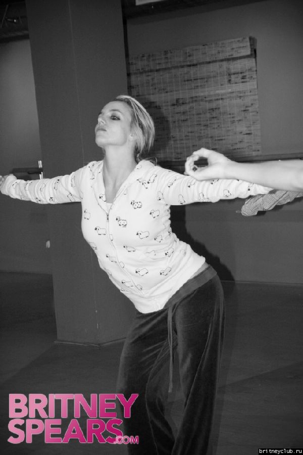 Бритни на танцевальной репетицииgallery_enlarged-britney-spears-dance-practice-111708-02.jpg(Бритни Спирс, Britney Spears)