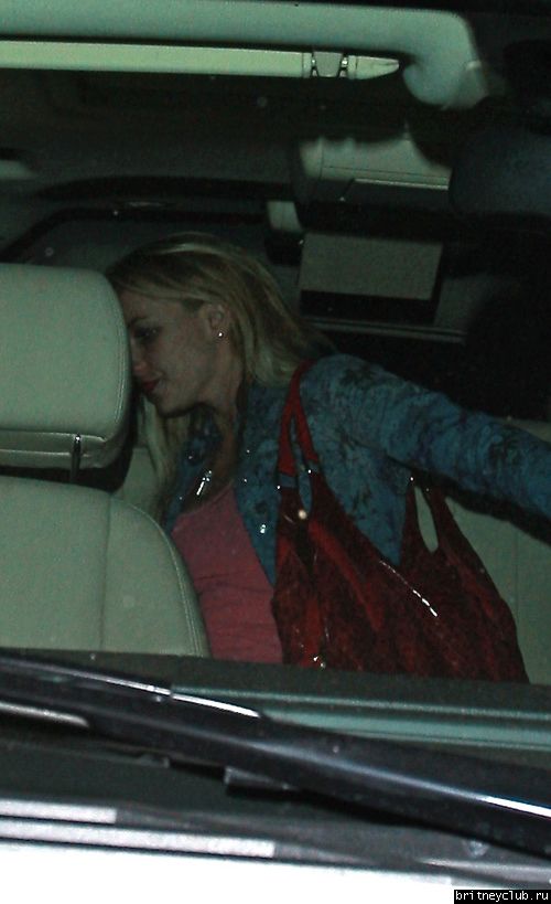 Бритни покидает ресторан Nobu после обеда с друзьямиbritney-spears-nobu-11168-4.jpg(Бритни Спирс, Britney Spears)