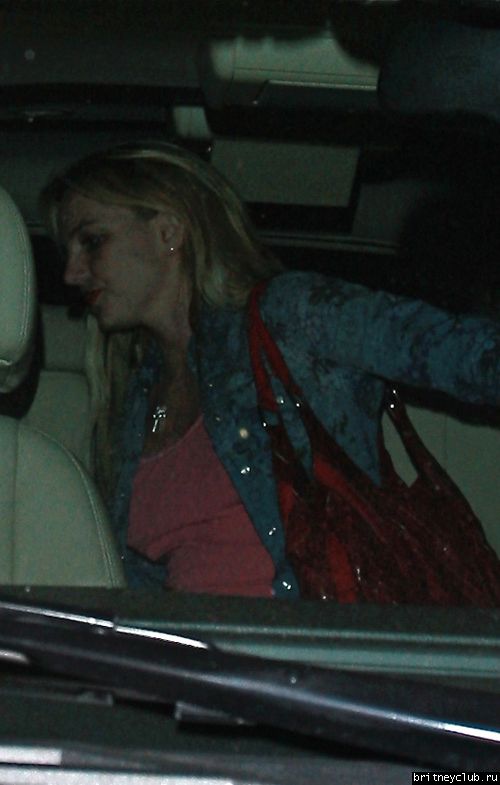 Бритни покидает ресторан Nobu после обеда с друзьямиbritney-spears-nobu-11168-5.jpg(Бритни Спирс, Britney Spears)