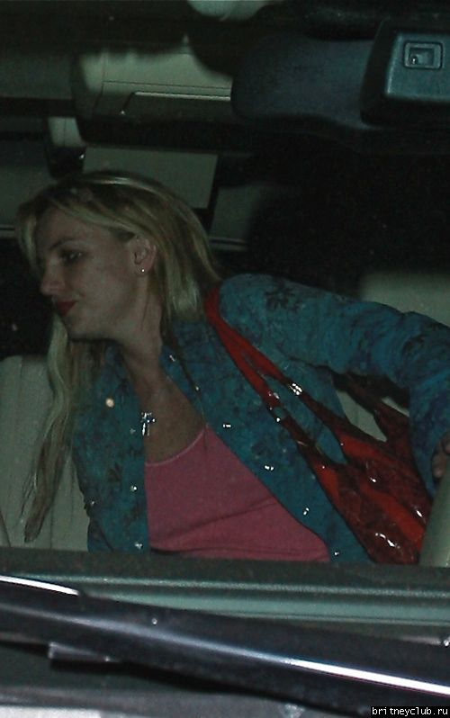 Бритни покидает ресторан Nobu после обеда с друзьямиbritney-spears-nobu-11168-6.jpg(Бритни Спирс, Britney Spears)