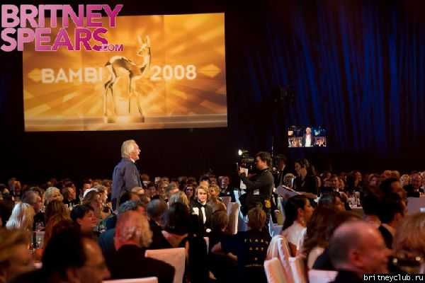 Bambi Awards - перед выступлениемgallery_enlarged-britney-spears-bambi-photos-pics-112708-050000.jpg(Бритни Спирс, Britney Spears)