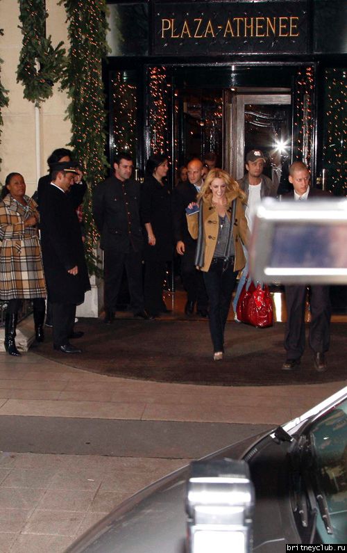 Бритни в отеле Парижаbritney-spears-paris-11288-1.jpg(Бритни Спирс, Britney Spears)