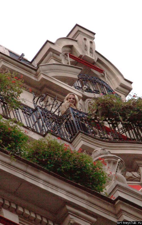 Бритни в отеле Парижаbritney-spears-paris-11288-2.jpg(Бритни Спирс, Britney Spears)
