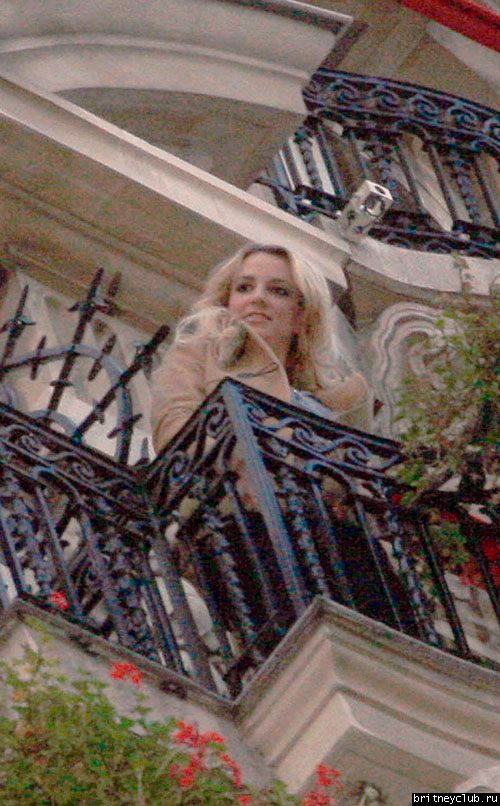 Бритни в отеле Парижаbritney-spears-paris-11288-4.jpg(Бритни Спирс, Britney Spears)