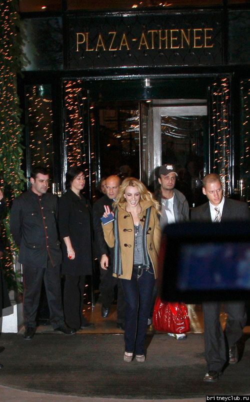Бритни в отеле Парижаbritney-spears-paris-11288-9.jpg(Бритни Спирс, Britney Spears)
