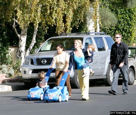 Бритни на прогулке с сыновьямиbspearskidsexclusive12_009.jpg(Бритни Спирс, Britney Spears)