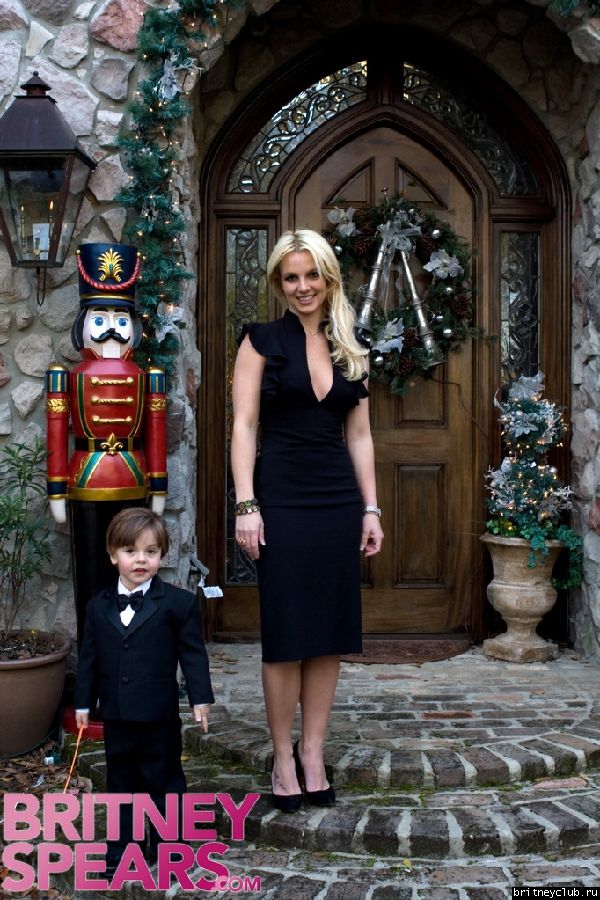 Бритни с детьми перед началом свадебной церемонии Брайана Спирсgallery_enlarged-britney-spears-sean-preston.jpg(Бритни Спирс, Britney Spears)