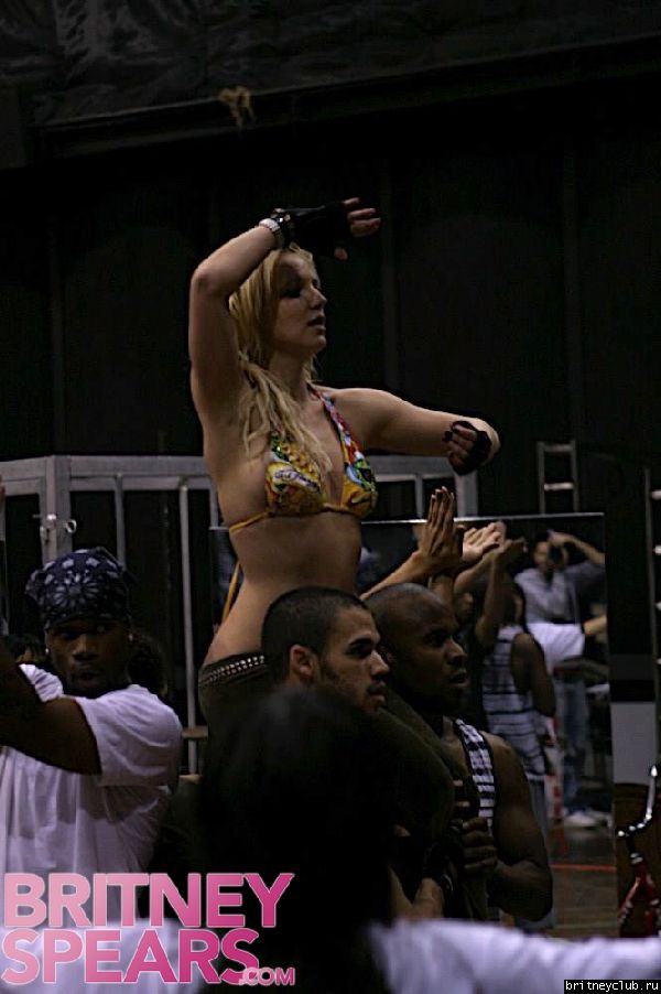 Новые фото с танцевальной репетиции Бритниgallery_enlarged-img_7339-1.jpg(Бритни Спирс, Britney Spears)