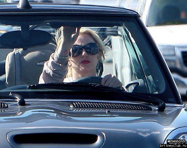 Бритни ездит по Голливуду8.jpg(Бритни Спирс, Britney Spears)