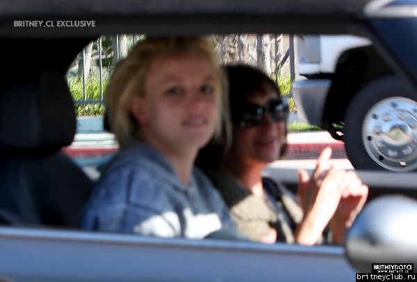 Бритни катается по Голливуду с Фелисией Калоттой6.jpg(Бритни Спирс, Britney Spears)