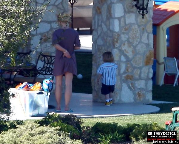 Бритни гуляет с сыновьями (HQ)06.jpg(Бритни Спирс, Britney Spears)