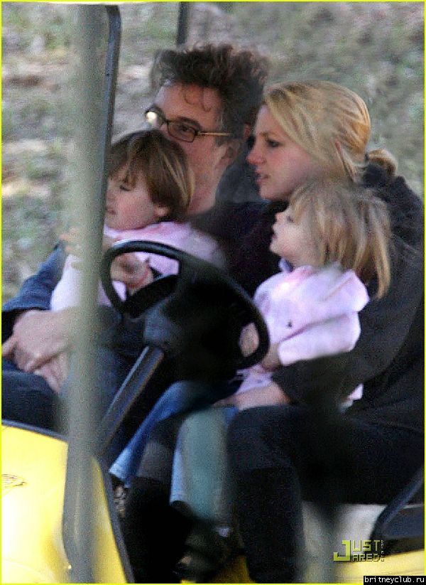 Бритни гуляет с детьми03.jpg(Бритни Спирс, Britney Spears)