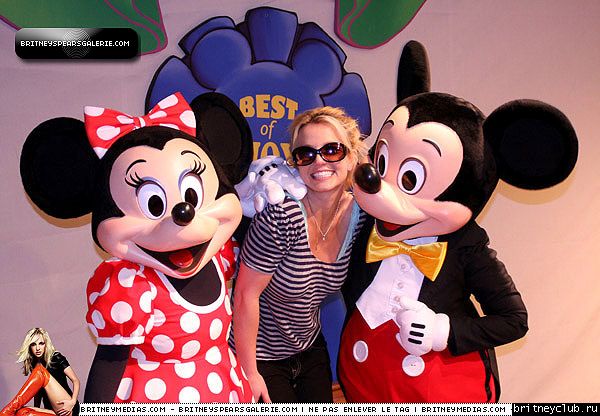 Бритни с Шоном и Джейденом в парке атракционов Mickey’s Toontown07.jpg(Бритни Спирс, Britney Spears)