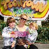 Бритни с Шоном и Джейденом в парке атракционов Mickey’s Toontown