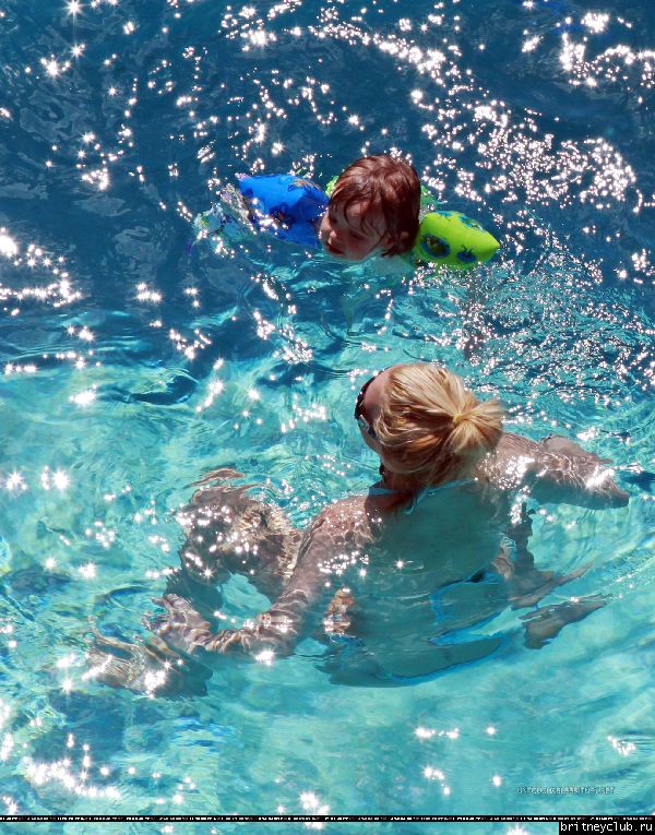 Бритни проводит время с детьми на свежем воздухе37.jpg(Бритни Спирс, Britney Spears)