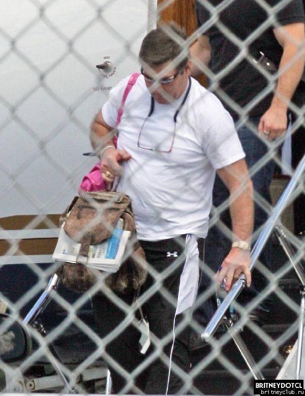Бритни с детьми и отцом прилетели в Майями7.jpg(Бритни Спирс, Britney Spears)