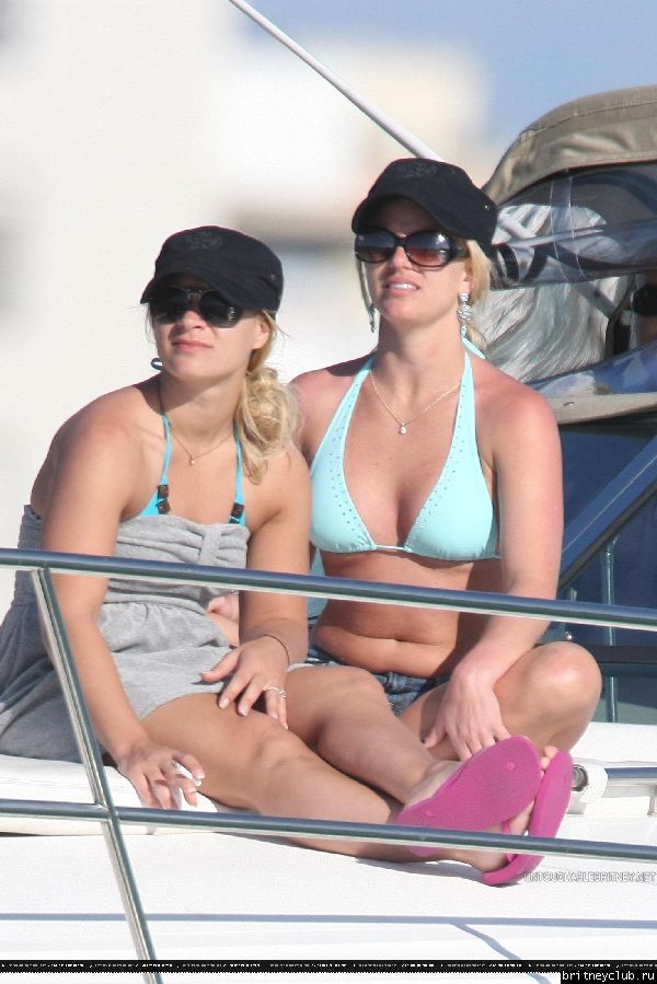 Бритни проводит время на яхте07.jpg(Бритни Спирс, Britney Spears)