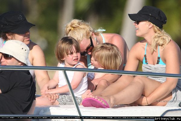 Бритни проводит время на яхте09.jpg(Бритни Спирс, Britney Spears)