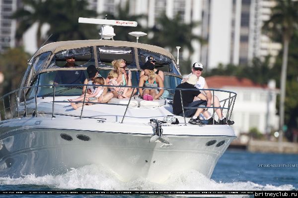 Бритни проводит время на яхте30.jpg(Бритни Спирс, Britney Spears)