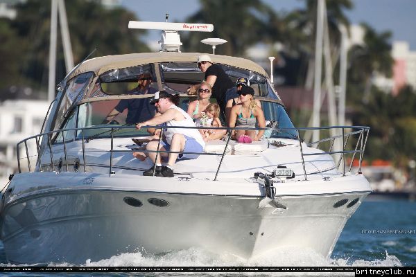 Бритни проводит время на яхте34.jpg(Бритни Спирс, Britney Spears)