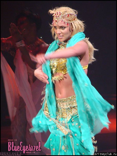 Фотографии с концерта Бритни в Торонто (Фото среднего качества)74.png(Бритни Спирс, Britney Spears)