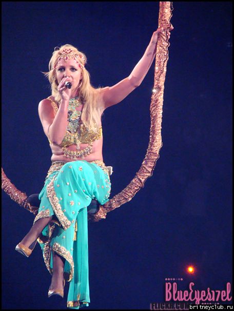 Фотографии с концерта Бритни в Торонто (Фото среднего качества)84.png(Бритни Спирс, Britney Spears)