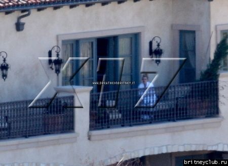 Бритни отдыхает дома в Калабасасе10.jpg(Бритни Спирс, Britney Spears)