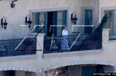 Бритни отдыхает дома в Калабасасе24.jpg(Бритни Спирс, Britney Spears)