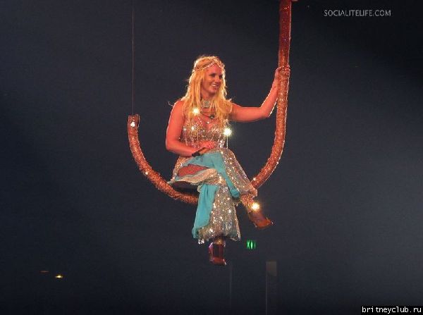 Фотографии с концерта Бритни в Лос-Анджелесе 17 апреля (Фото среднего качества)12.jpg(Бритни Спирс, Britney Spears)