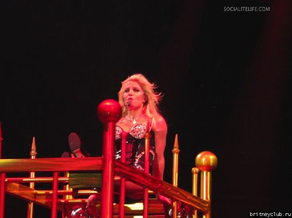 Фотографии с концерта Бритни в Лос-Анджелесе 17 апреля (Фото среднего качества)15.jpg(Бритни Спирс, Britney Spears)