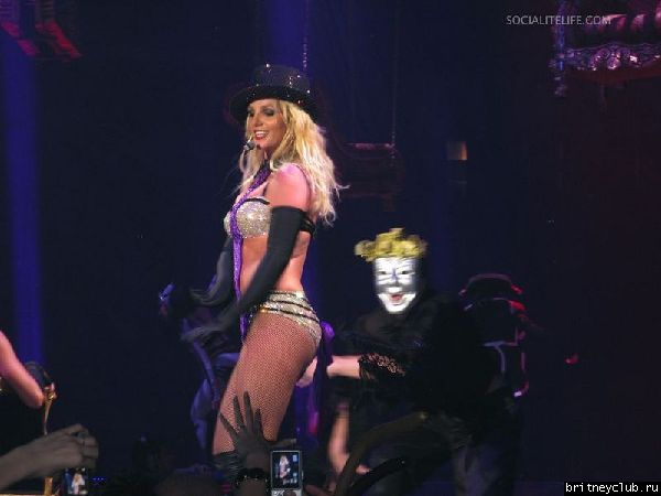 Фотографии с концерта Бритни в Лос-Анджелесе 17 апреля (Фото среднего качества)16.jpg(Бритни Спирс, Britney Spears)