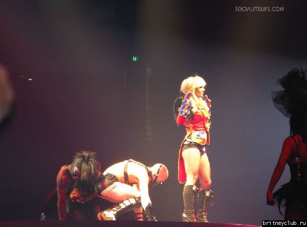 Фотографии с концерта Бритни в Лос-Анджелесе 17 апреля (Фото среднего качества)19.jpg(Бритни Спирс, Britney Spears)