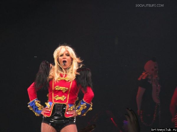 Фотографии с концерта Бритни в Лос-Анджелесе 17 апреля (Фото среднего качества)20.jpg(Бритни Спирс, Britney Spears)